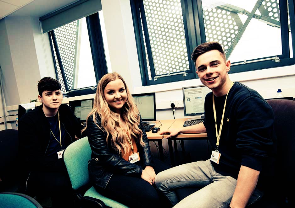 Business students work together to debate up-to-date issues in business, in a mix of theory-led sessions. 